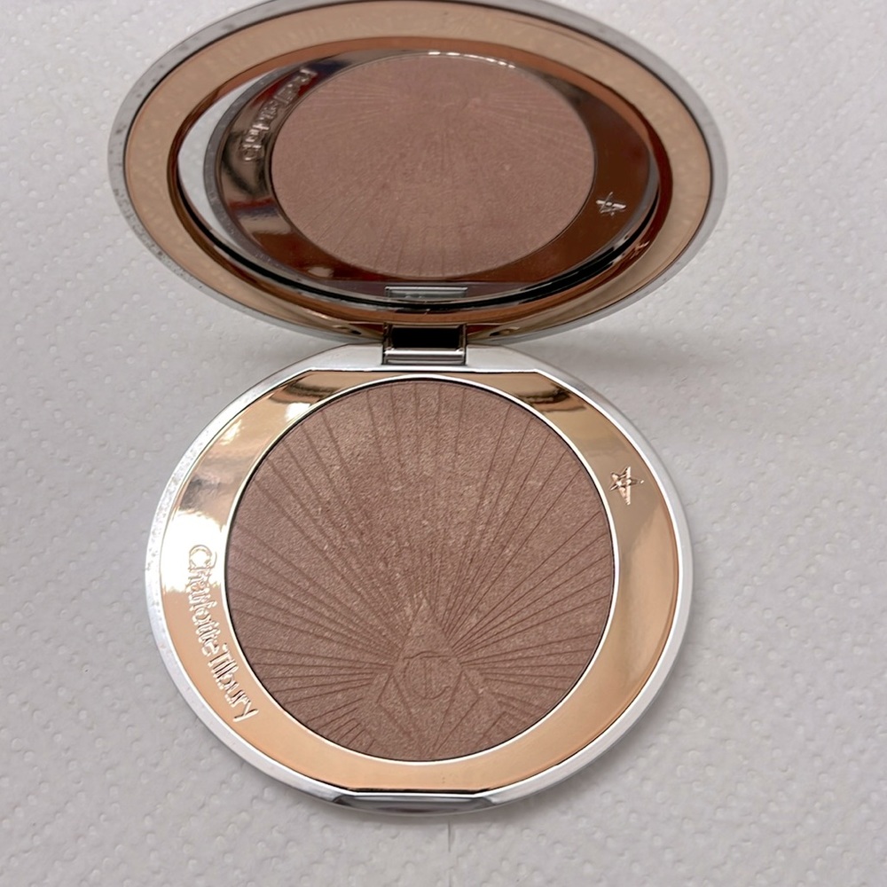 Charlotte Tilbury Superstar Glow Highlighter